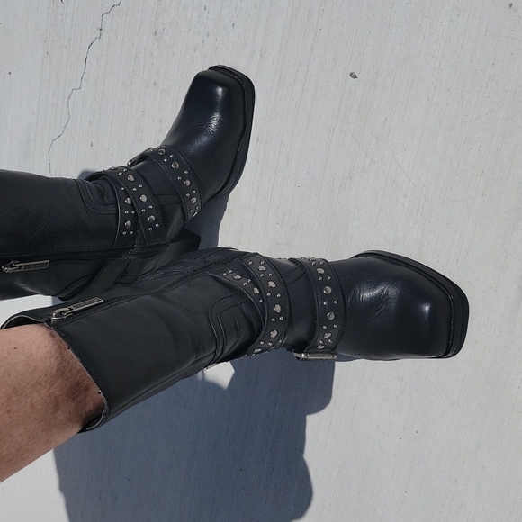 Harley Davidson boots kicking heels! - Picture 2 of 16